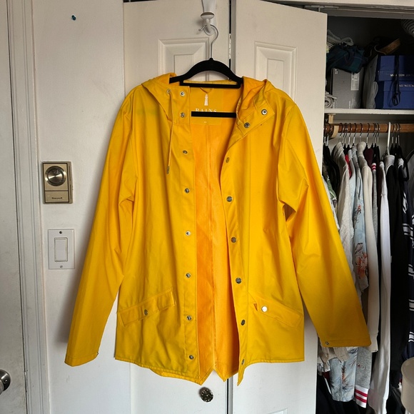 RAINS yellow rain jacket - Picture 2 of 6